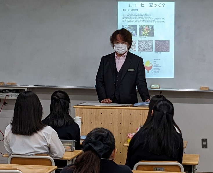 「カフェ・デ・ザール・ピコ」 田那辺さんの講義
